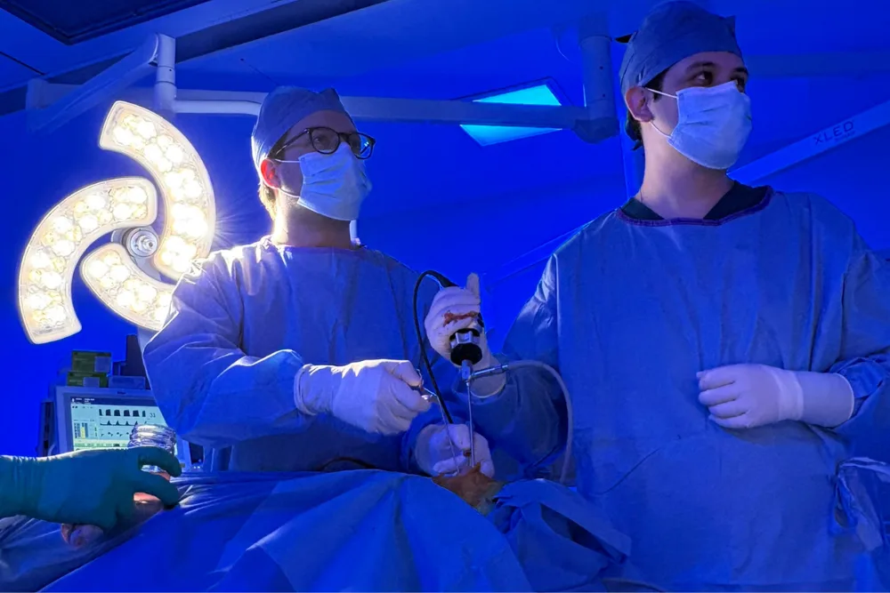 Cirugía de columna vertebral por mínima invasión